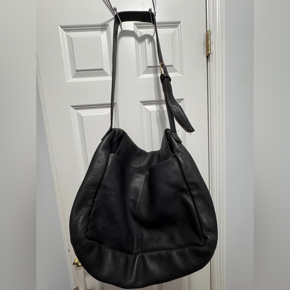Elegant black pebble  Leather Messenger Bag